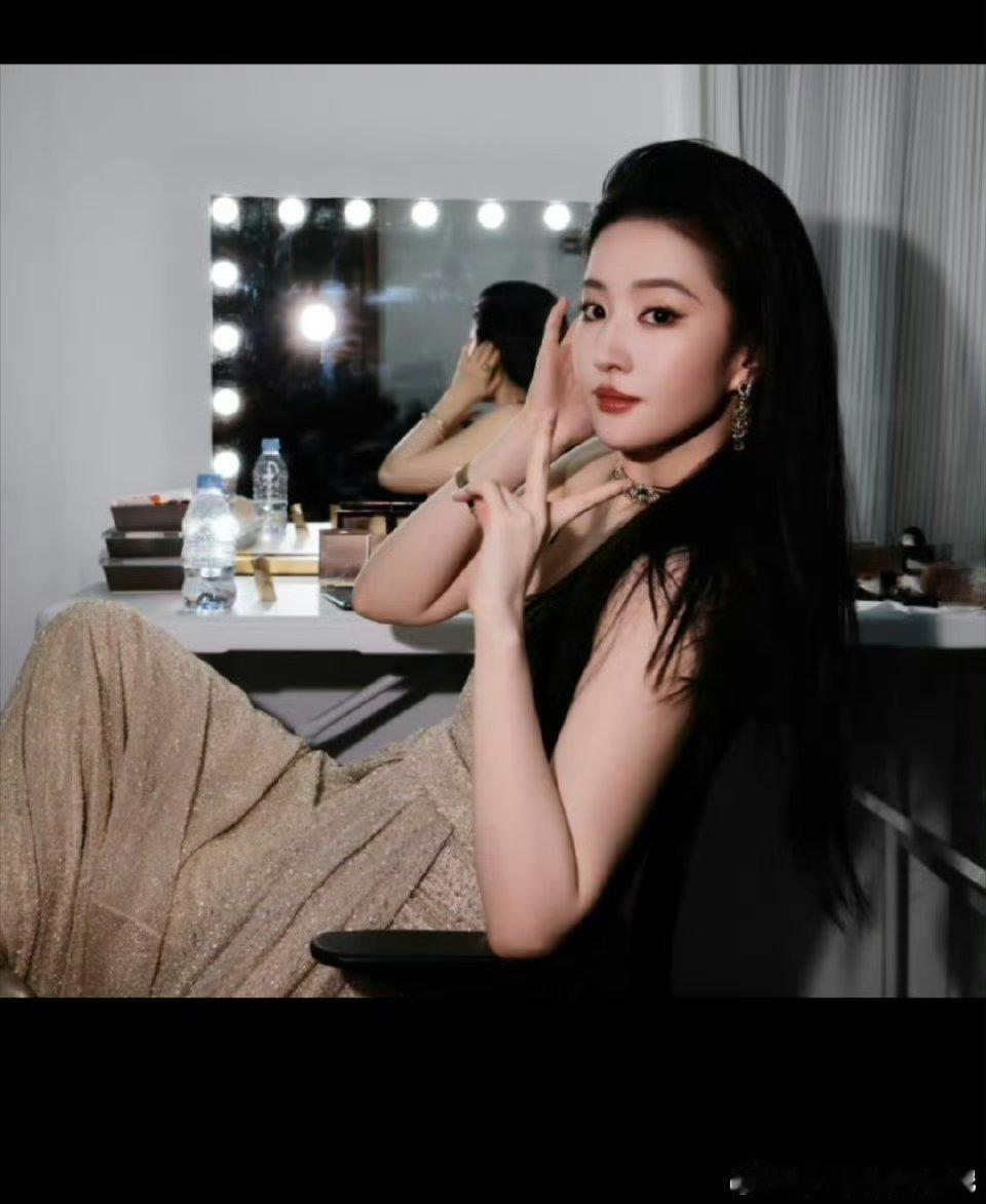 刘亦菲美的不知天地为何物了白玉兰视后应该不会给刘亦菲吧，她美国人应该拿不到主流奖