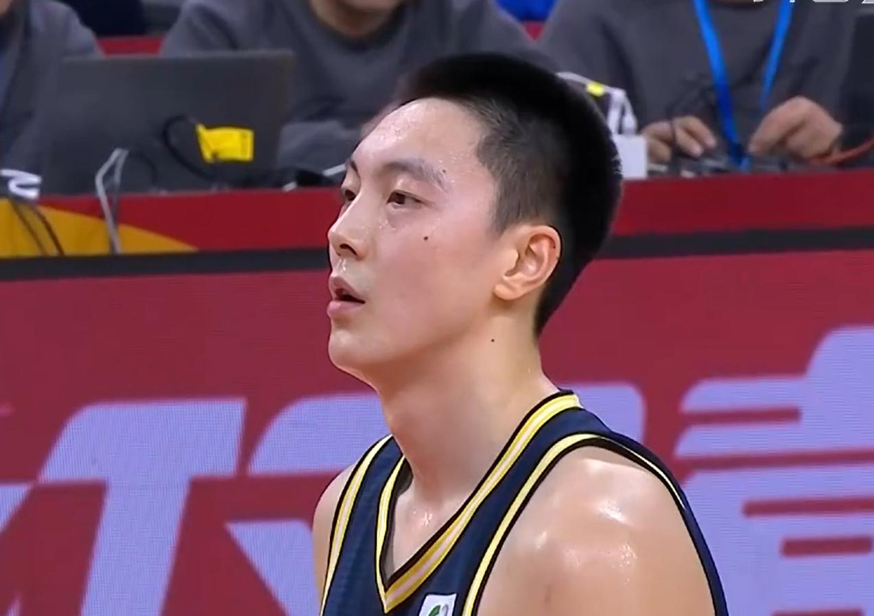 胡明轩继续低迷！CBA常规赛第41轮，广东队客场挑战山西队，半场结束48-51落