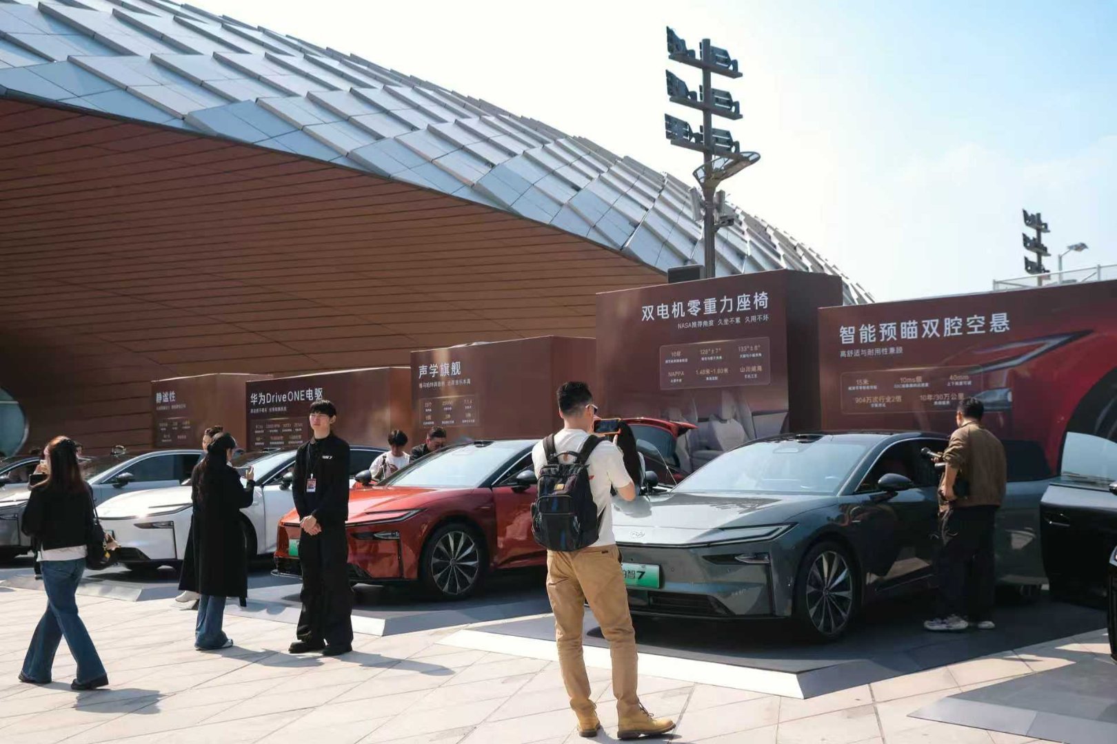 3月29日，广汽丰田铂智7正式公布售价。当晚，广汽丰田高管在微博晒出内部系统后台