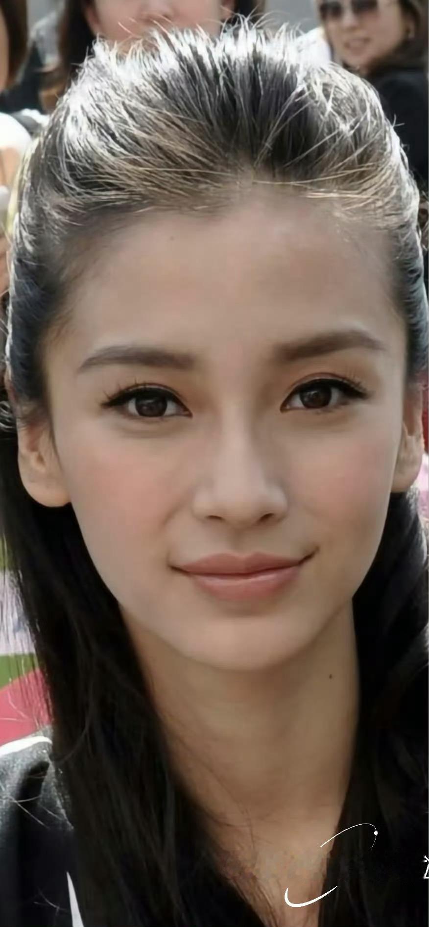 杨颖新造型太美了【Angelababy】刷到这张给我萌一跳 定睛一看说是黑图