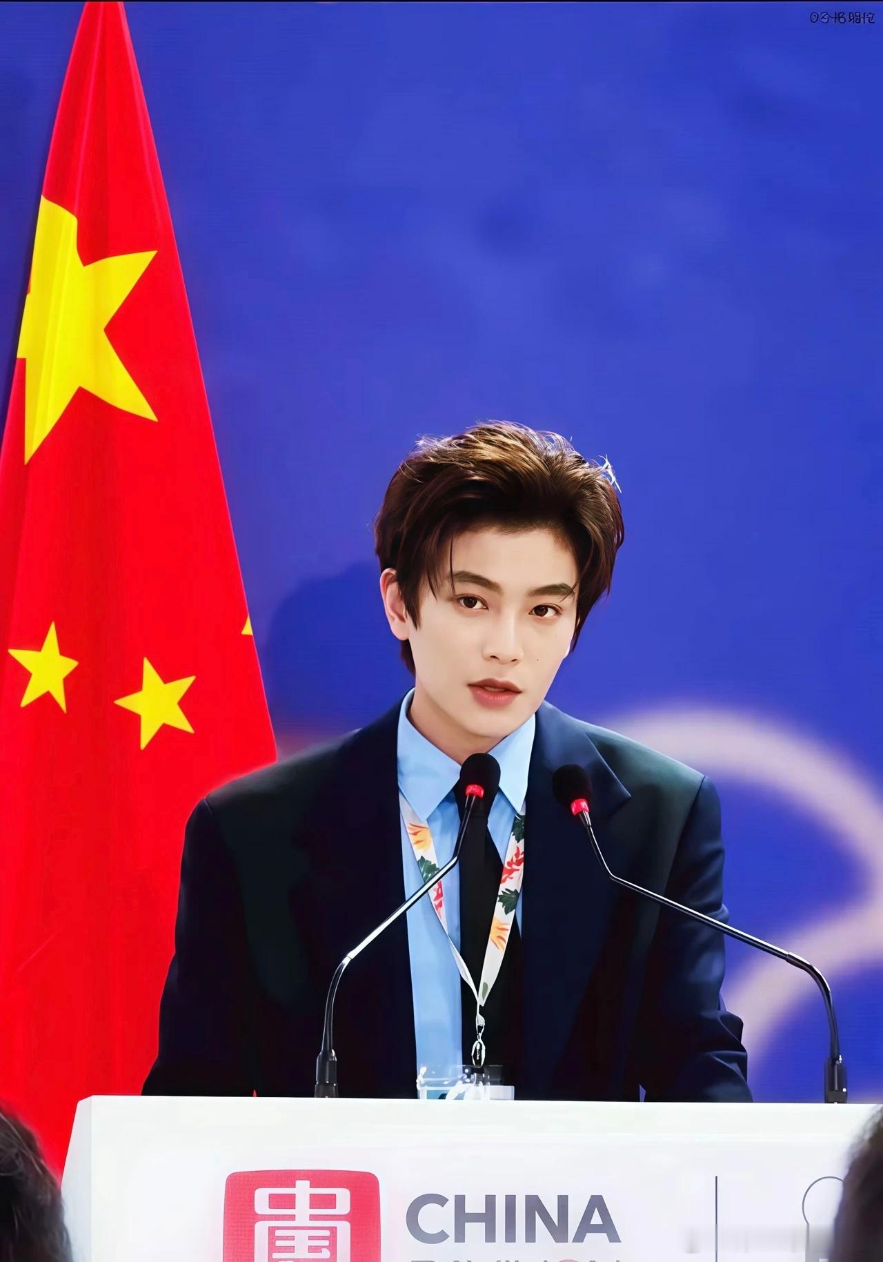 800家外媒对丁禹兮纽约时代广场广告屏事件的集中报道，是其国际影响力突破性增长的