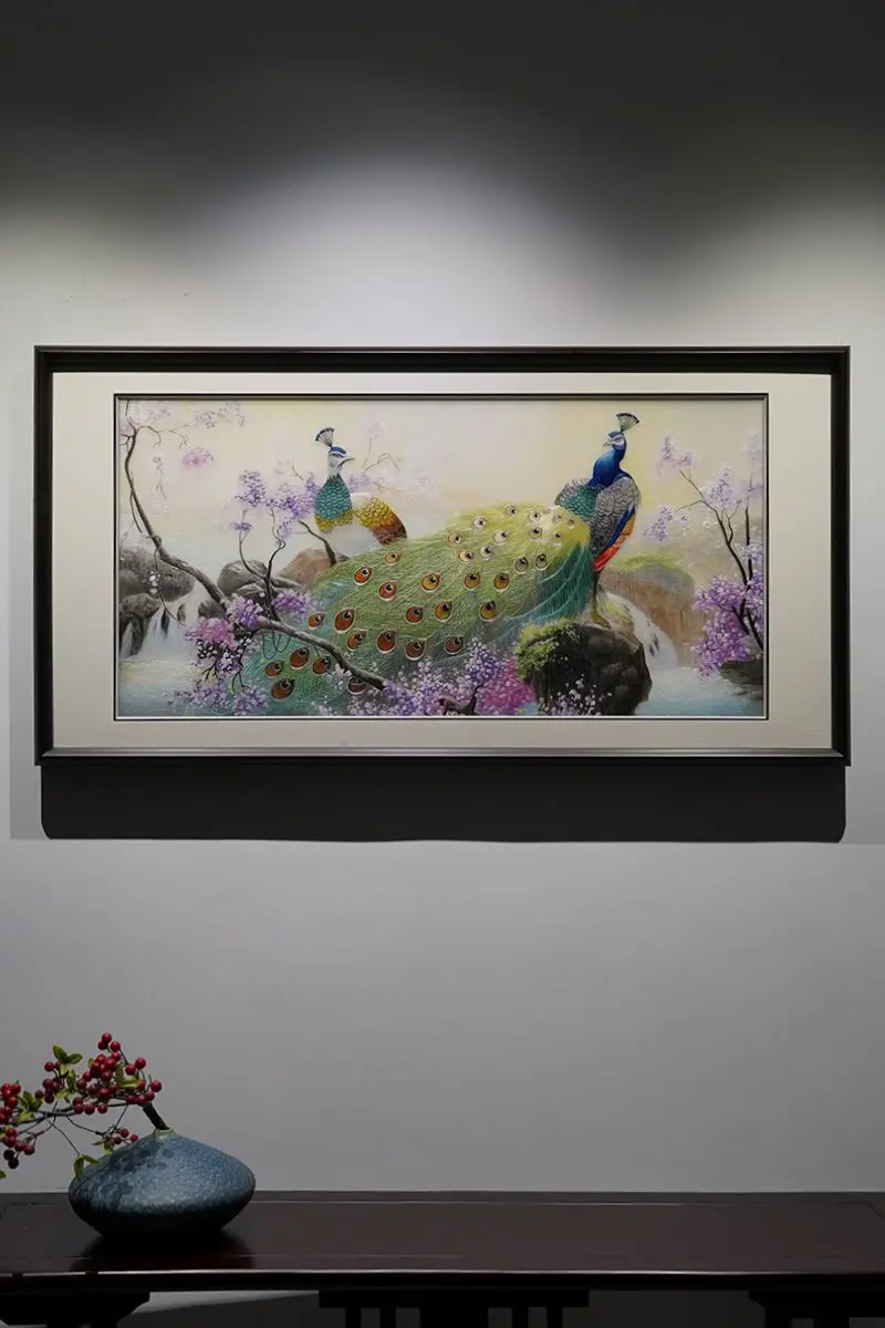 彩丝织双栖翠孔雀，繁花山水拥荣华安康 长卷铺溪山，紫花横枝，双禽立岩...