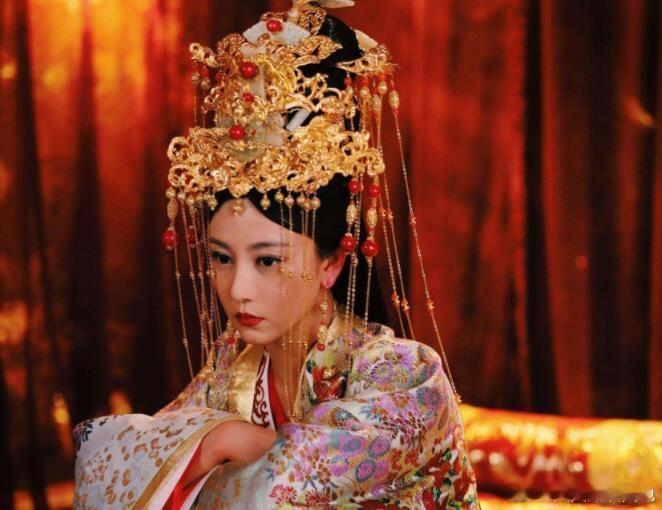 历史远比电视剧敢拍。明成祖朱棣，靖难登基后雄才大略，五十多岁还亲自上马砍蒙古人。
