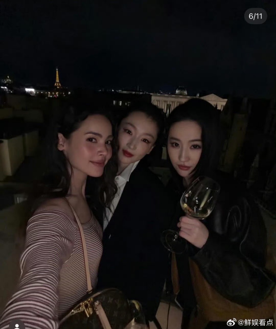 刘亦菲周冬雨晚宴贴脸合照泰国女星晒与刘亦菲周冬雨LV晚宴贴脸合照刘亦菲周冬雨贴脸