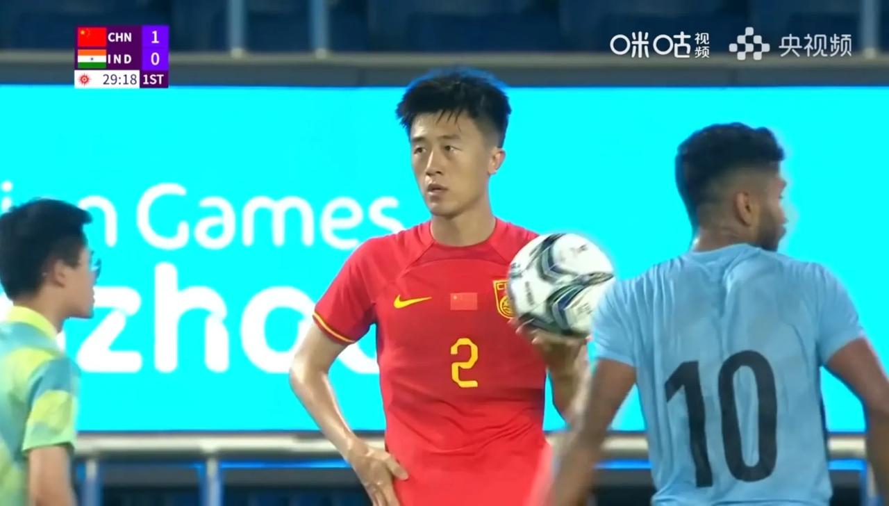 菜鸡互啄，如果不是印度男足技术也差，中国男足早就丢球了！

中国男足虽然在与印度