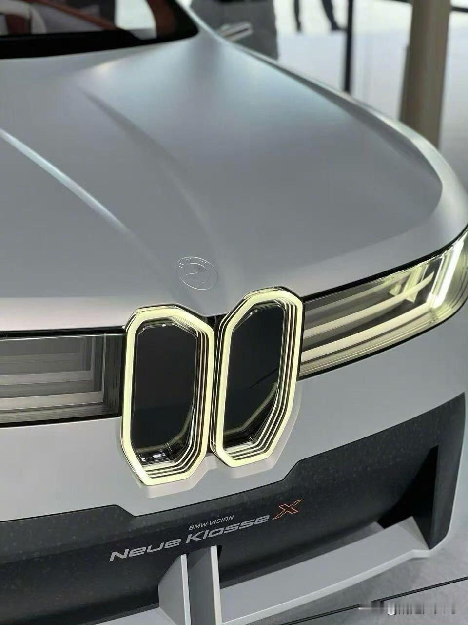 宝马新世代iX3明年国内上市
配置概览：
全新智能电子电气架构
BMW首创全景i