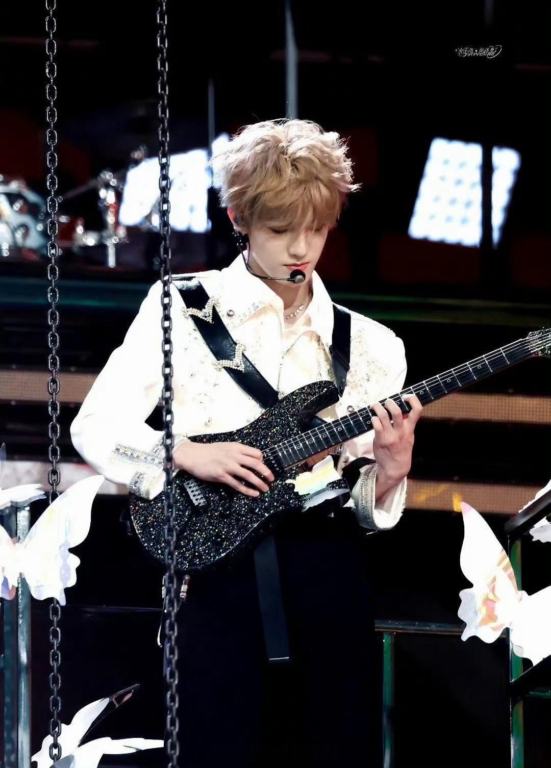 张泽禹生日快乐！愿你岁岁平安、万事顺遂，永远被爱意包围。演艺之路步步生光，踏实奔