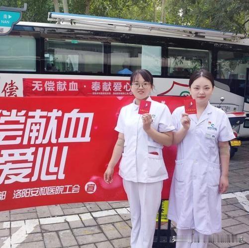 说实话，每次看到献血车，我心里都挺矛盾的。

一边觉得，这是救命的好事。一袋血，