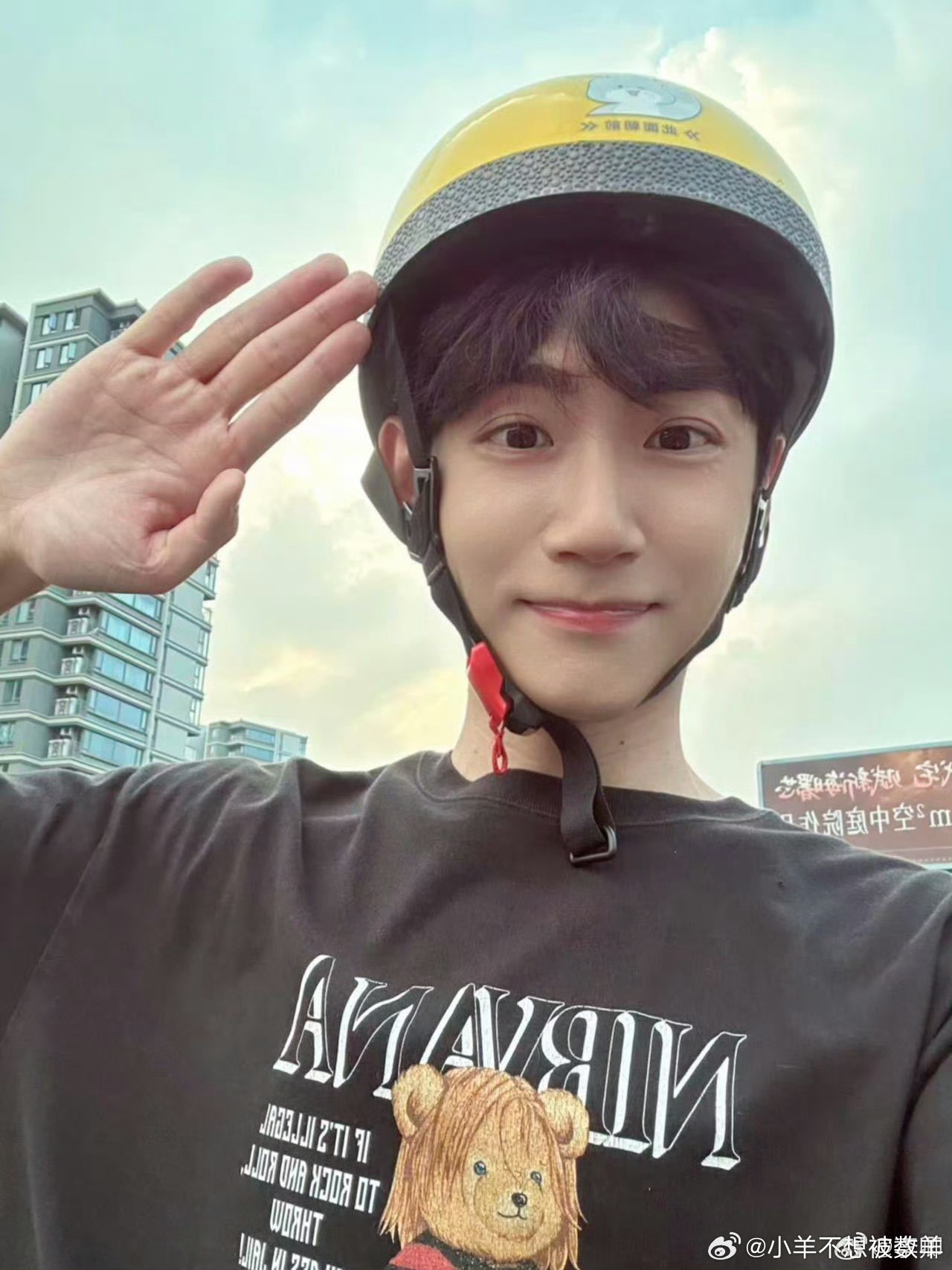 李卿  🥬李卿司空摘星我喜欢你，所以希望你被簇拥包围，所以你走的路要繁华盛开，