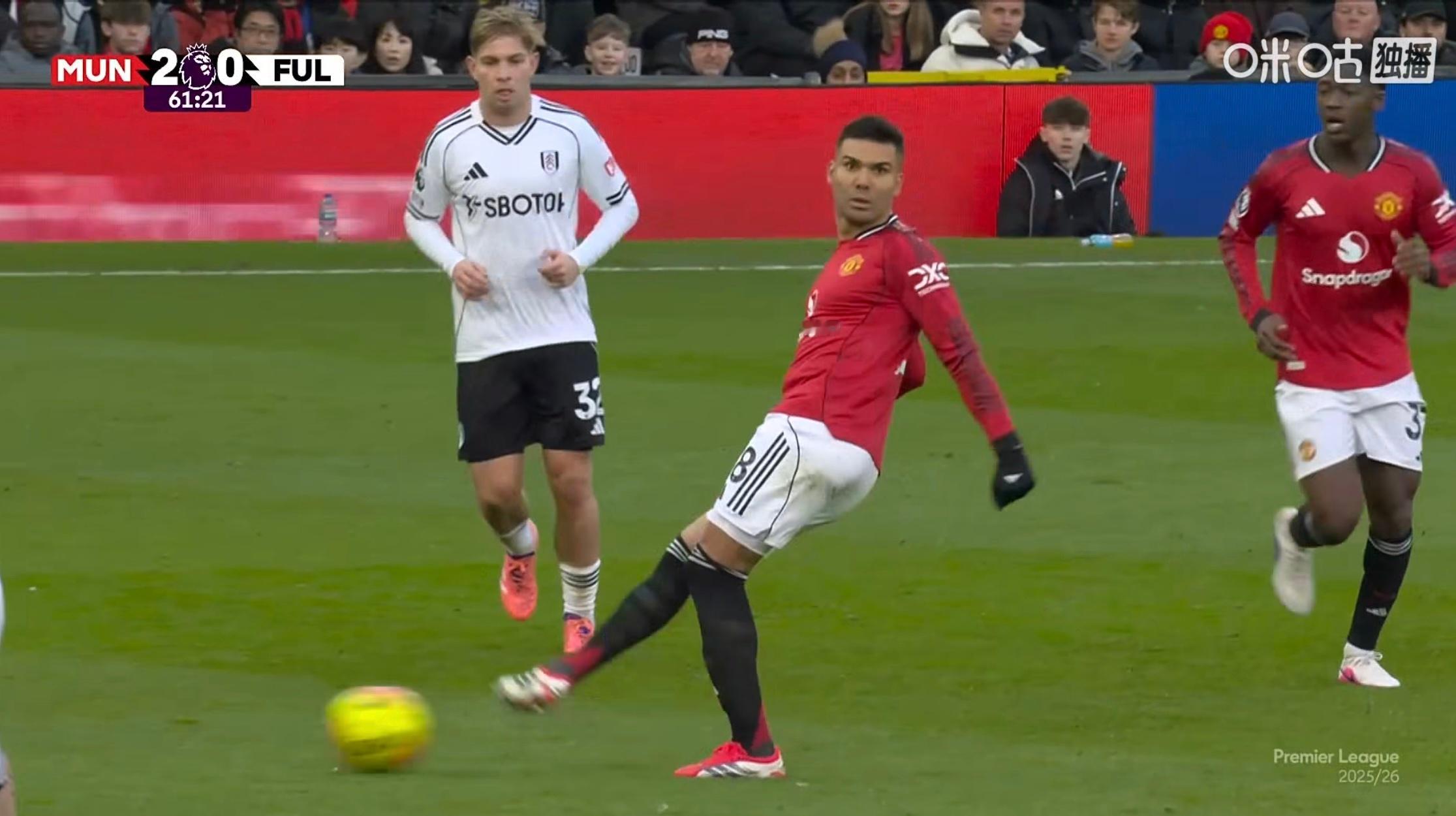 曼联2-0领先富勒姆！卡塞米罗no look pass骚气助攻，库尼亚脆爽爆杆！