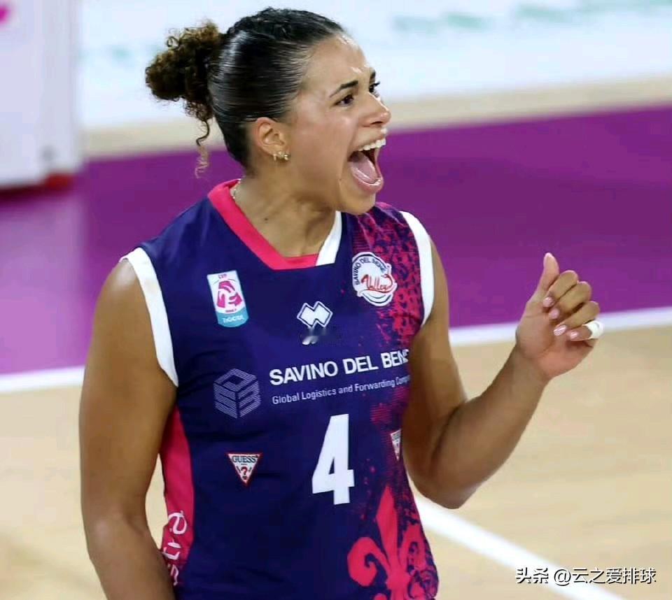 斯金纳算是斯坎迪奇主攻的大腿！
你看现在受伤了，结果欧冠8强附加赛首回合斯坎迪奇