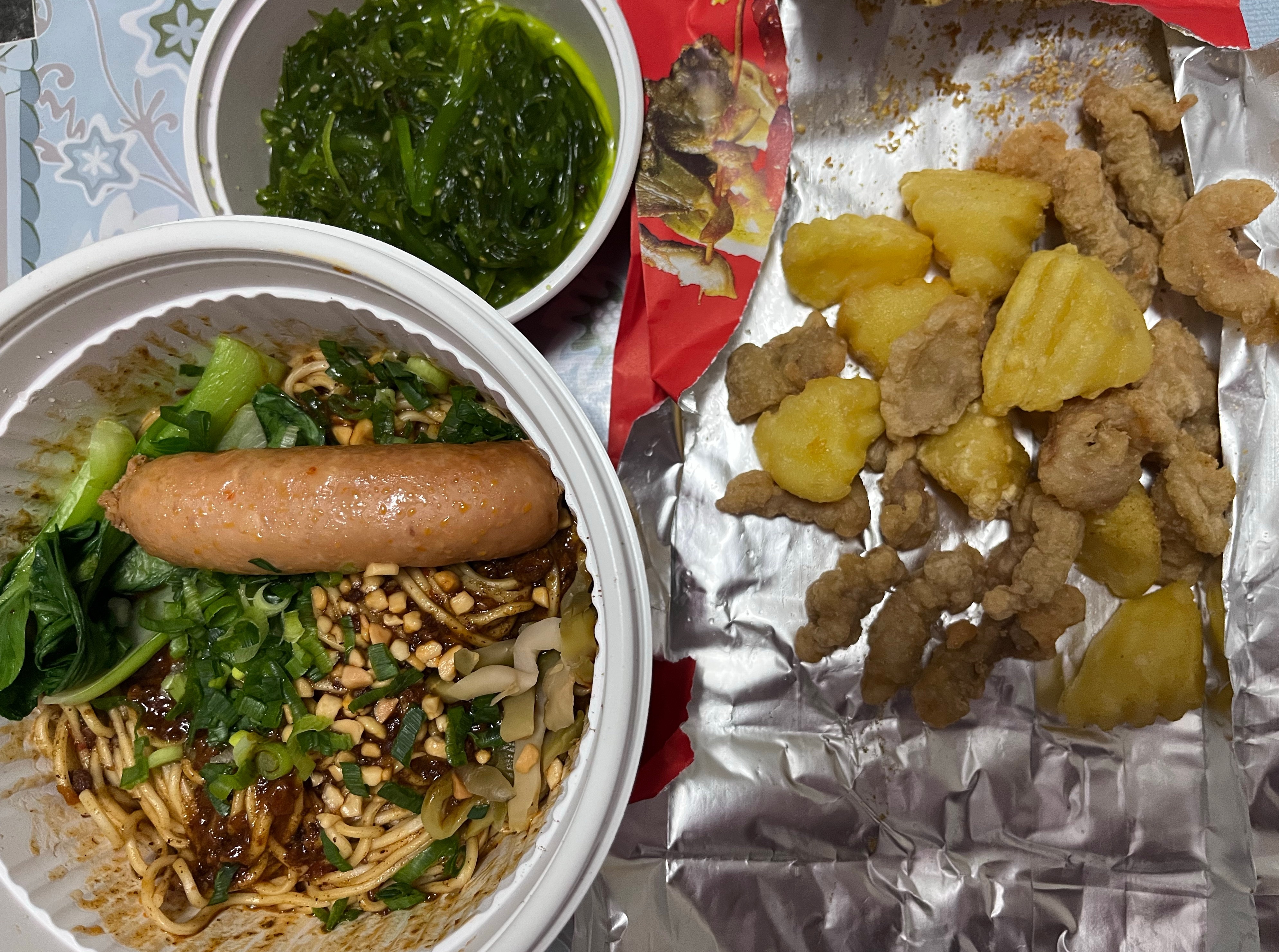 家主值班就娃一个人的晚餐～偷懒一顿又是这家的面～还是这老三样！ 