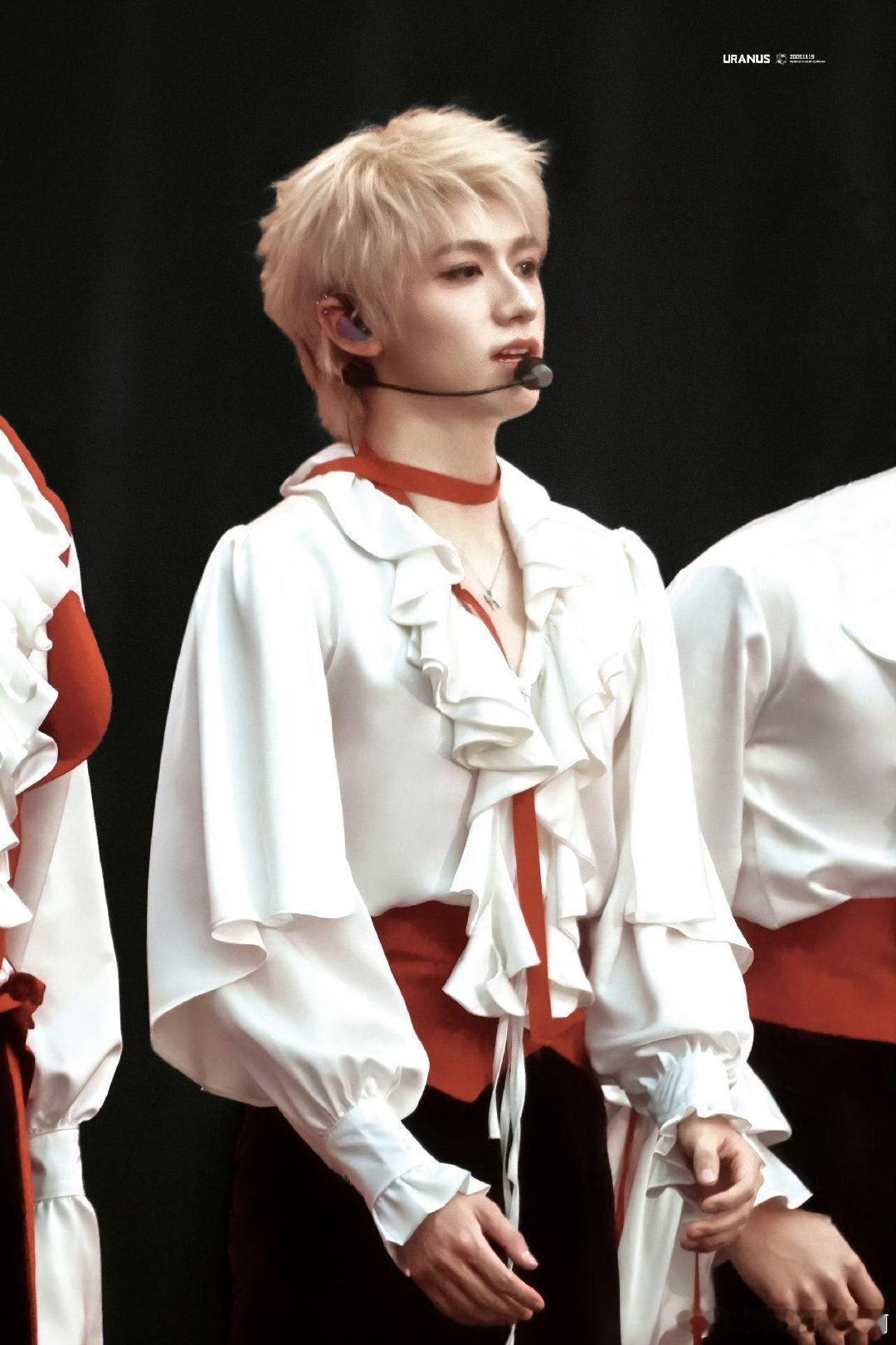 金发短寸的朱志鑫，好权威的建模脸！TF家族新年音乐会00后新生代热点捕捉计划