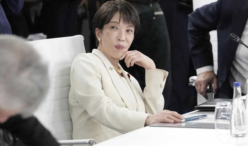 G7 会场独自转椅子、被特朗普称作头号粉丝！日本前高官直言：紧盯对华对抗，日本正