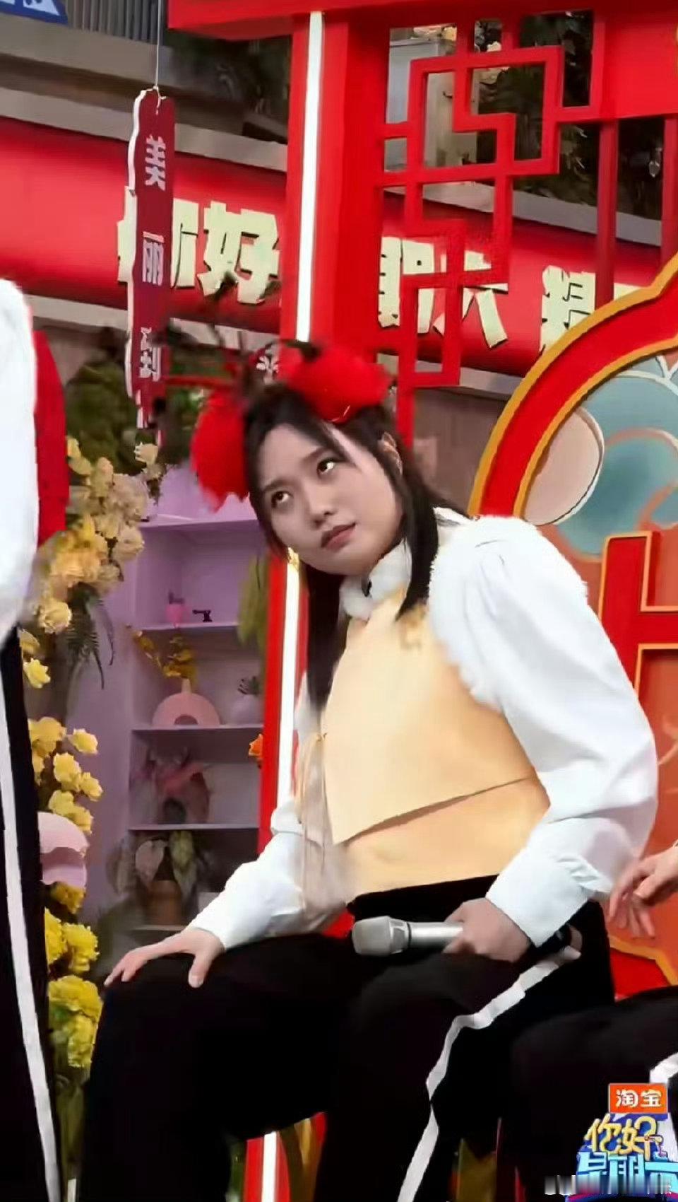 章昊请把假发焊在头上你好星期六章昊的假发造型真的太绝了，适配度满分，温柔又灵动，