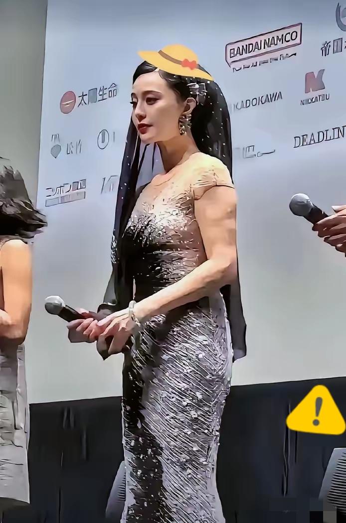 成了马来西亚拿督后，她的风格确实变了，身形结实不少，看着像练过的样子，绝非虚胖。