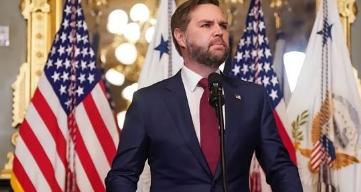 美国彻底对中国摊牌了！

美国副总统最近说了句大实话。他说，美国过去这步棋，可能