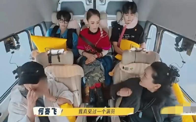 老戏骨何赛飞爆料自己多年前遇到的一个年轻演员，长的很好看，演的角色也很受欢迎，当