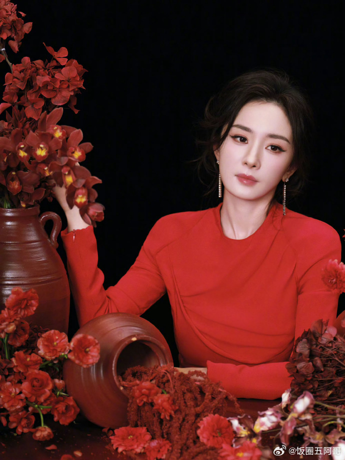 我就说杨幂和红色太搭了 