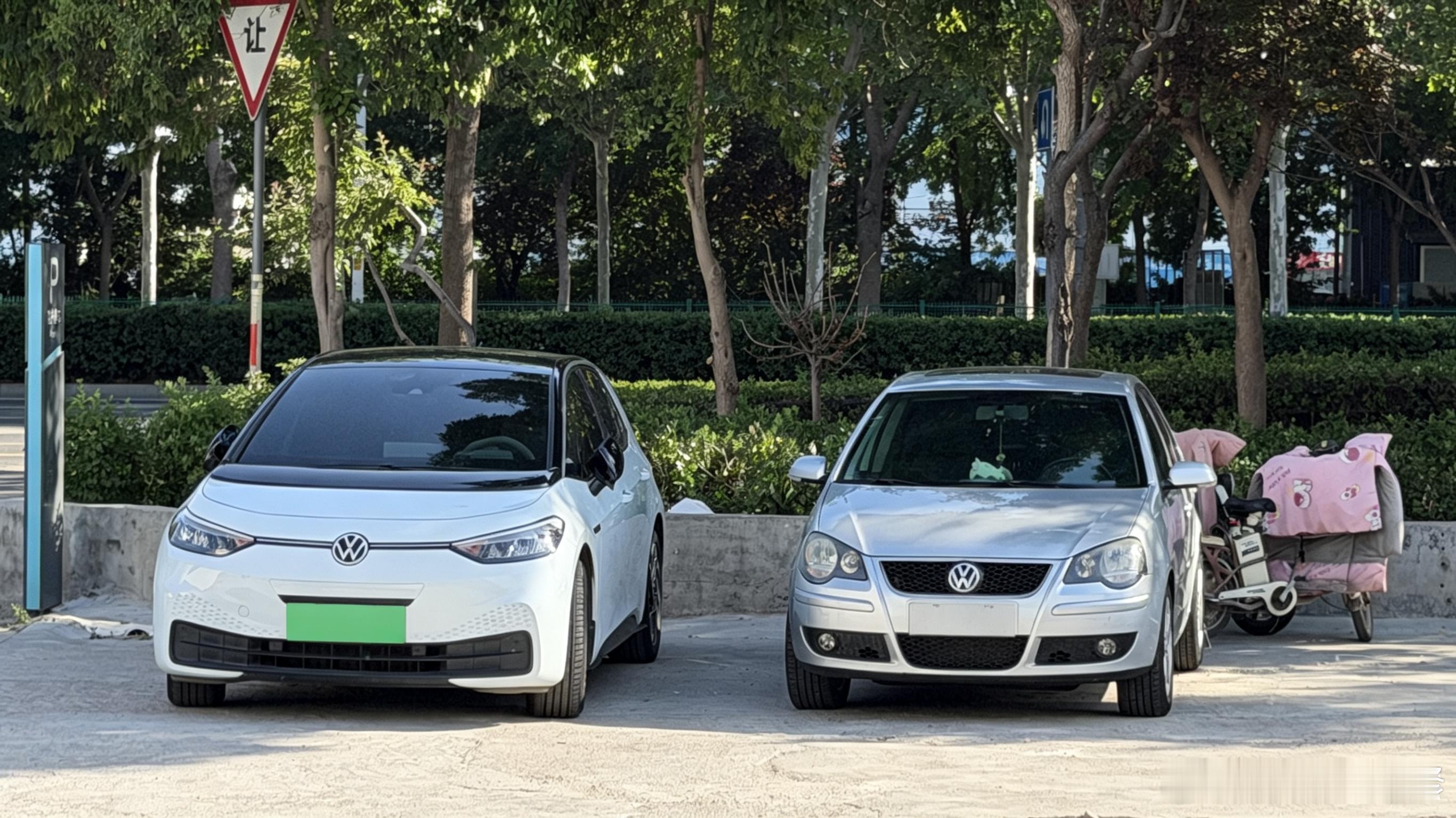 自己的两款上海大众难的同框 大众 跨越15年几乎同价格 都非常好看朱一龙代言上汽