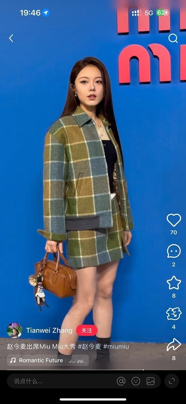 MiuMiu几个大使看秀造型先睹为快，谁分到的衣服最好看？ ​​​