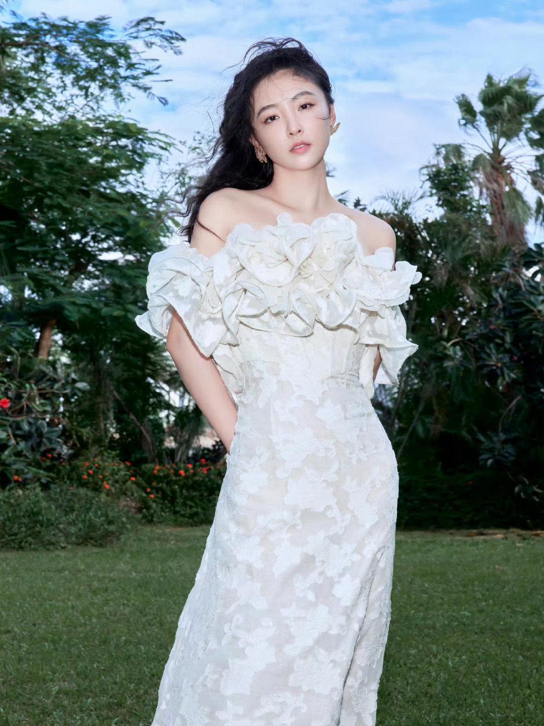 可别小看吴倩
她这个人是真不简单
离开华策，华策还祝福她，不是她背后有资本

而