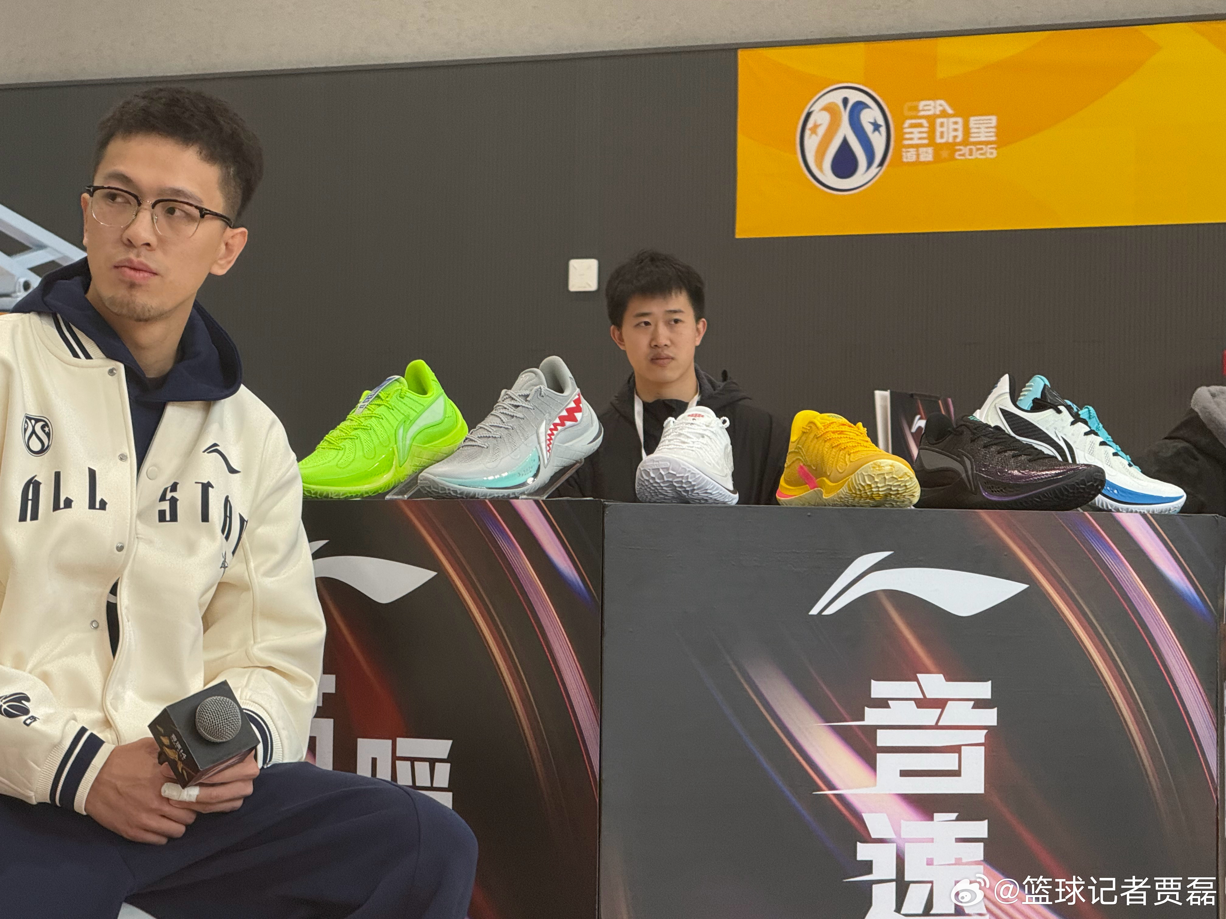 徐杰和庞峥麟出席音速14分享会，他们都选择穿上了自己最喜欢的配色。 