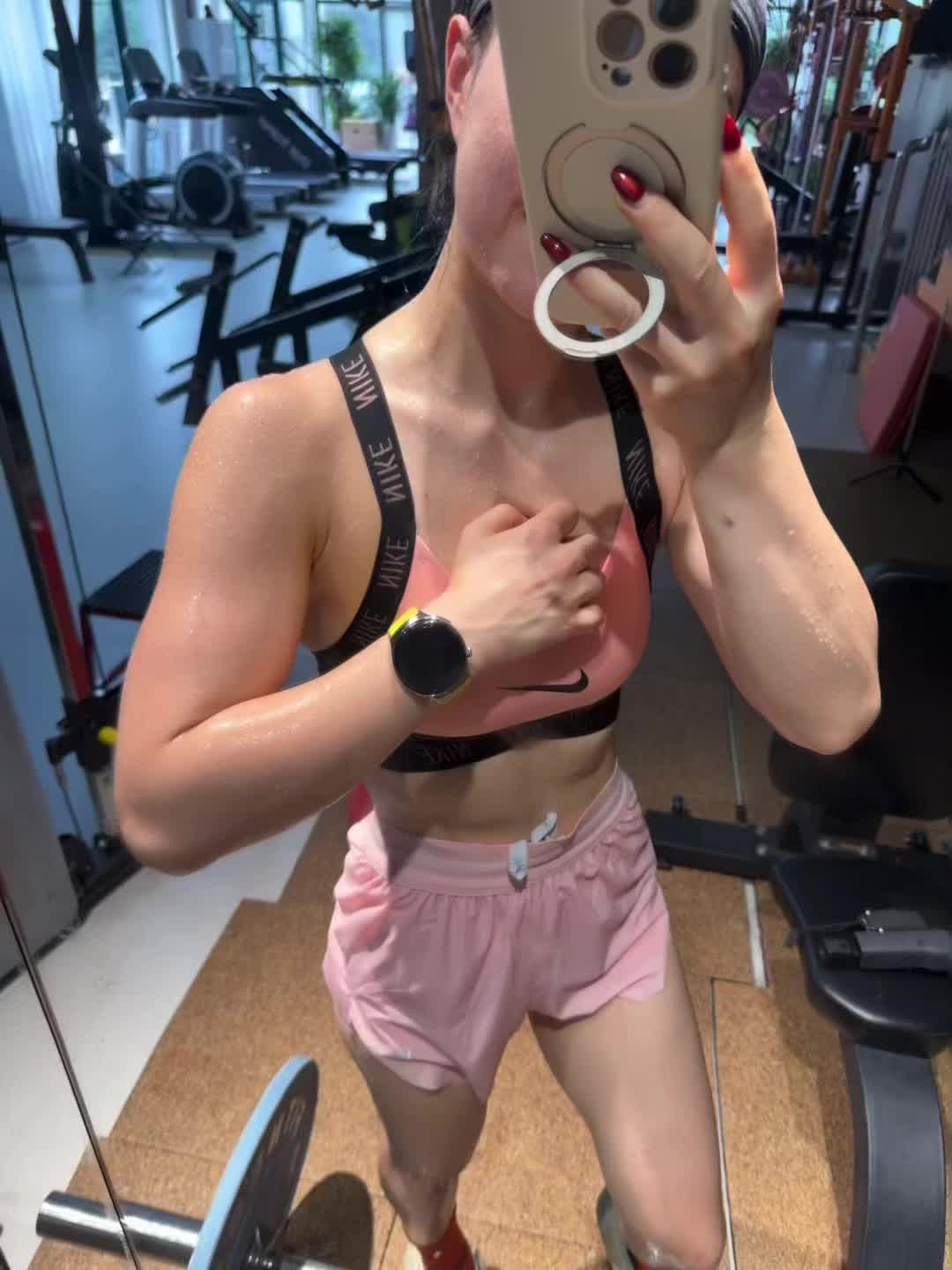 有氧强壮 两条毛巾一双袜子别的可以不穿😂 50分爬楼 300箭步蹲 ...