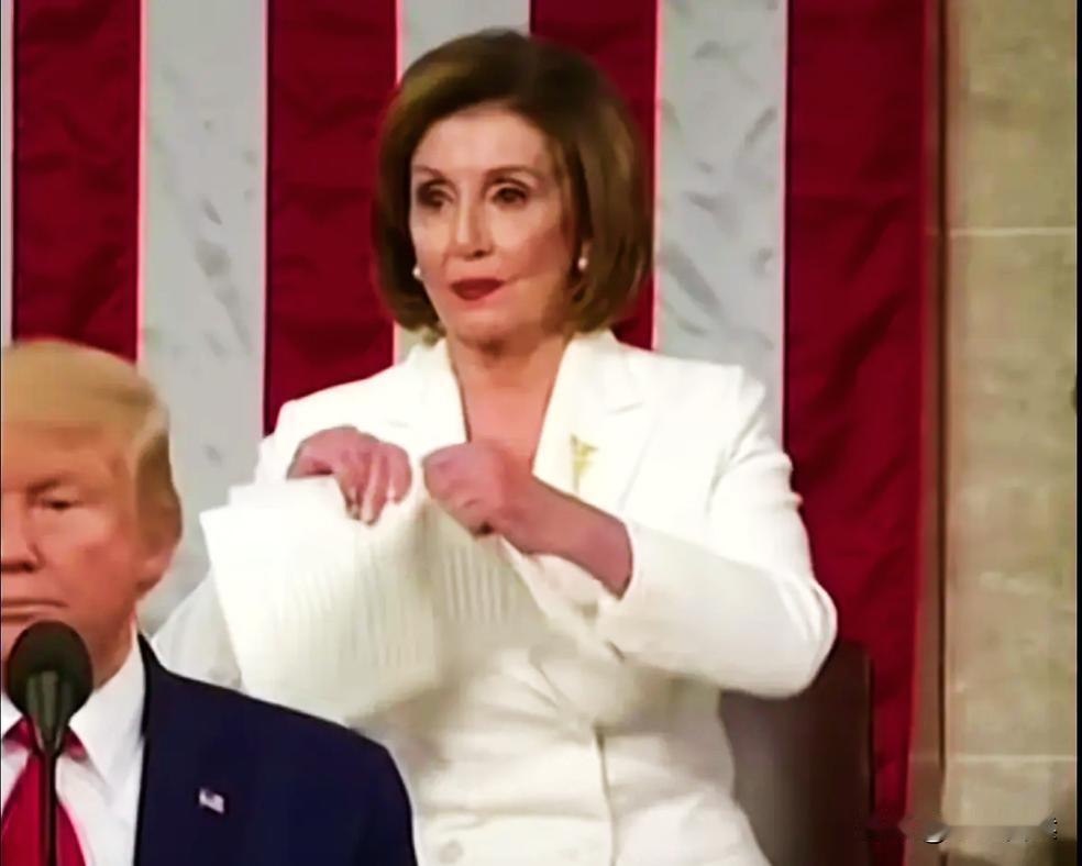 佩洛西啥时候变得对特朗普这么慈眉善目，善解人意，理解同情了？

       她