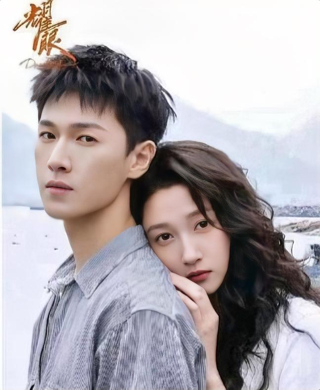 28岁关晓彤新剧《耀眼》预告刷屏！
她饰演家道中落的高智商富家女晴也，高三回到故