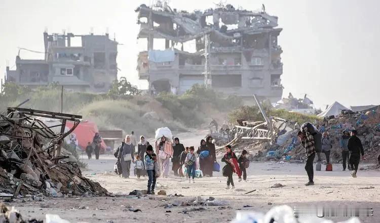 以色列遭袭城市的惨状流出，画面不忍直视。3月13日，以色列中部城市霍隆遭伊朗导弹