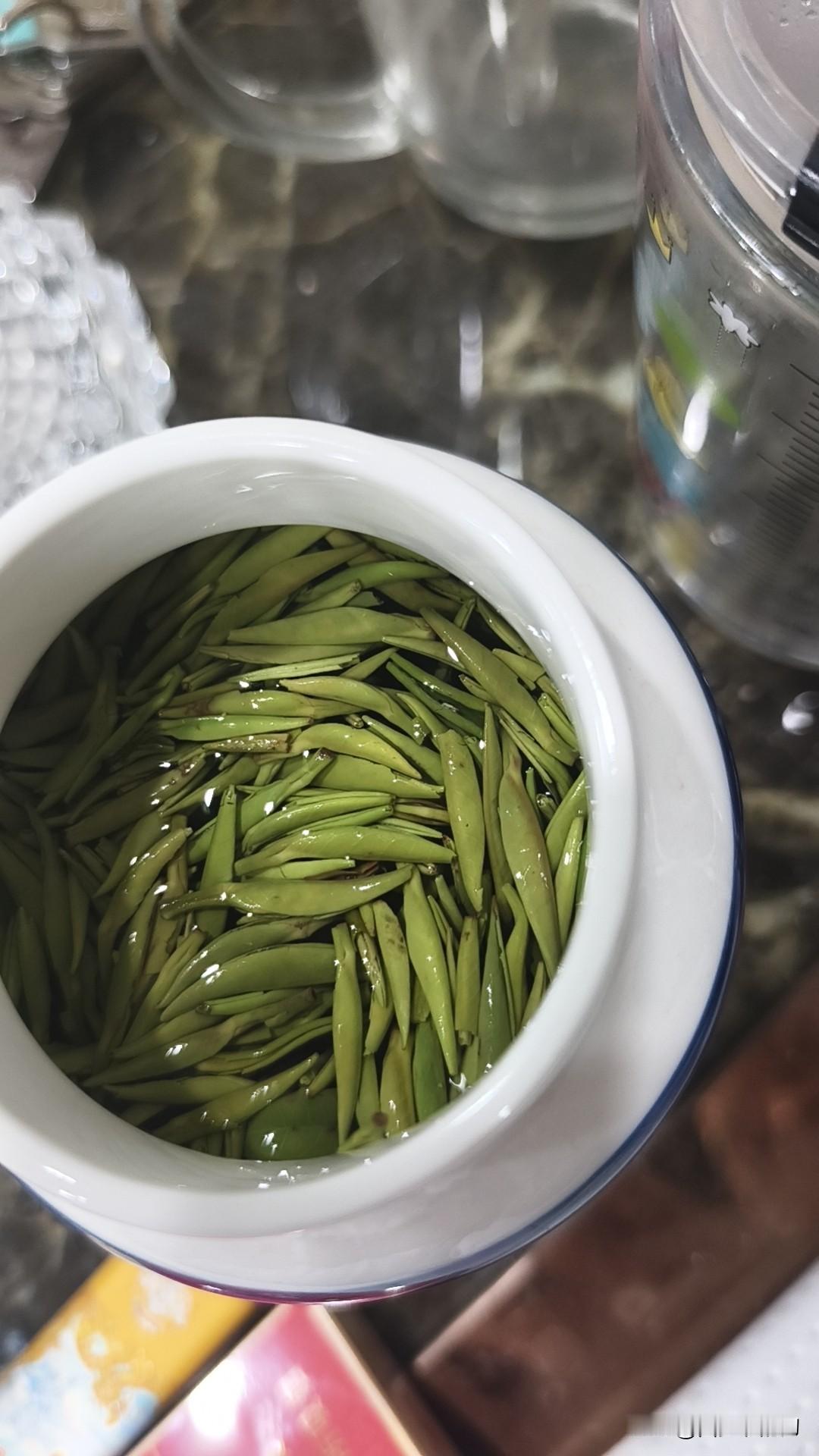 300一斤的茶叶，你们觉得值不值？
虽说这个茶叶并不贵，但是香气浓郁，沁人心脾，