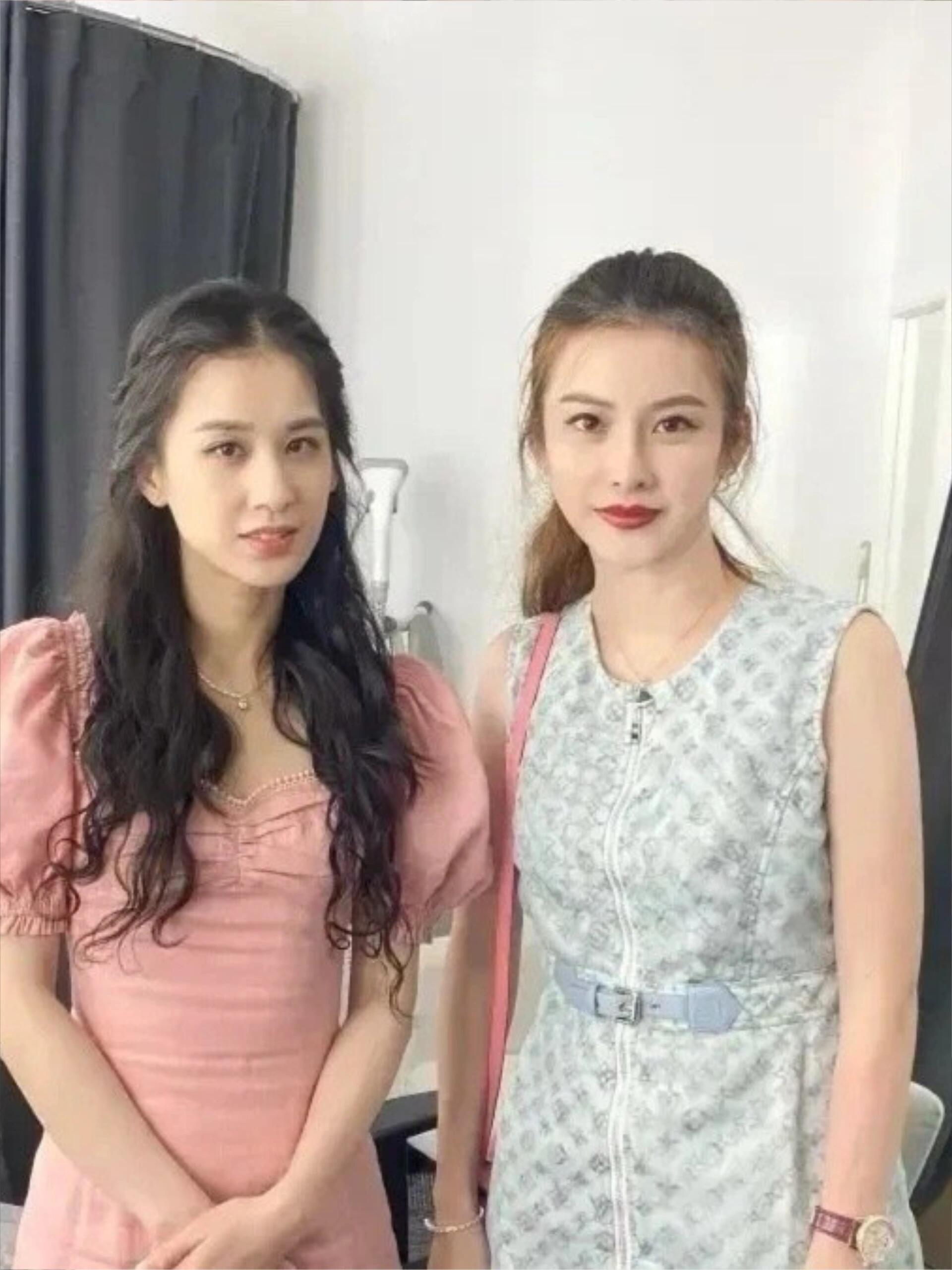 原来黄圣依现实中长这样 好纯啊 