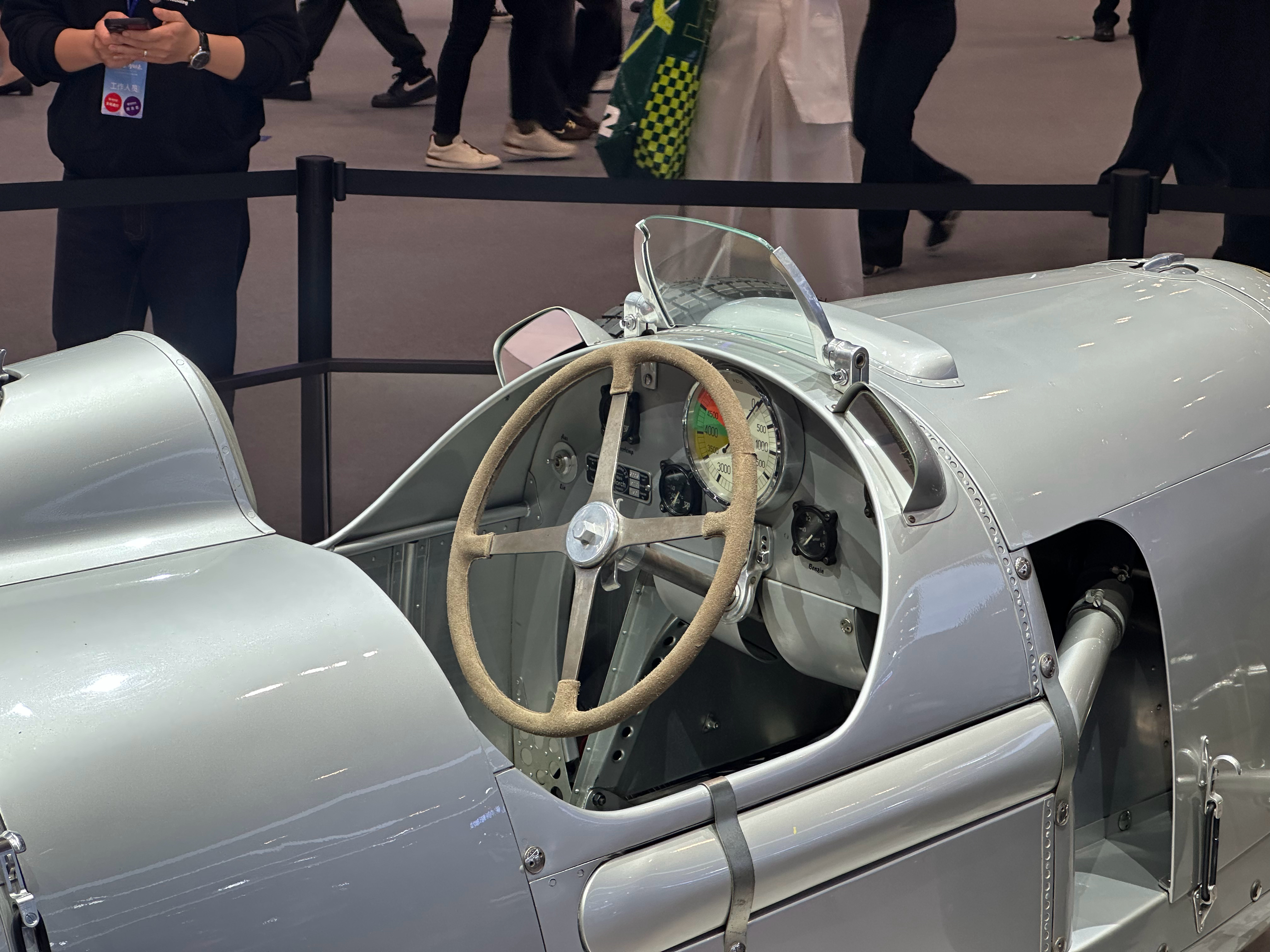 奥迪新旧赛车对比，老版咋这么像战斗机奥迪2026北京车展