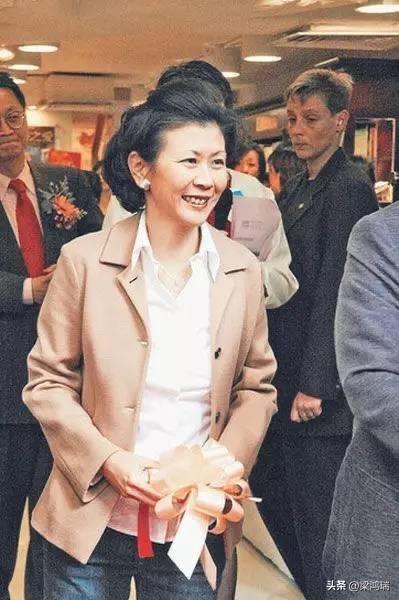周凯旋：她是李嘉诚背后的女人，她到底强在哪里？

1961年出生的周凯旋，比李嘉