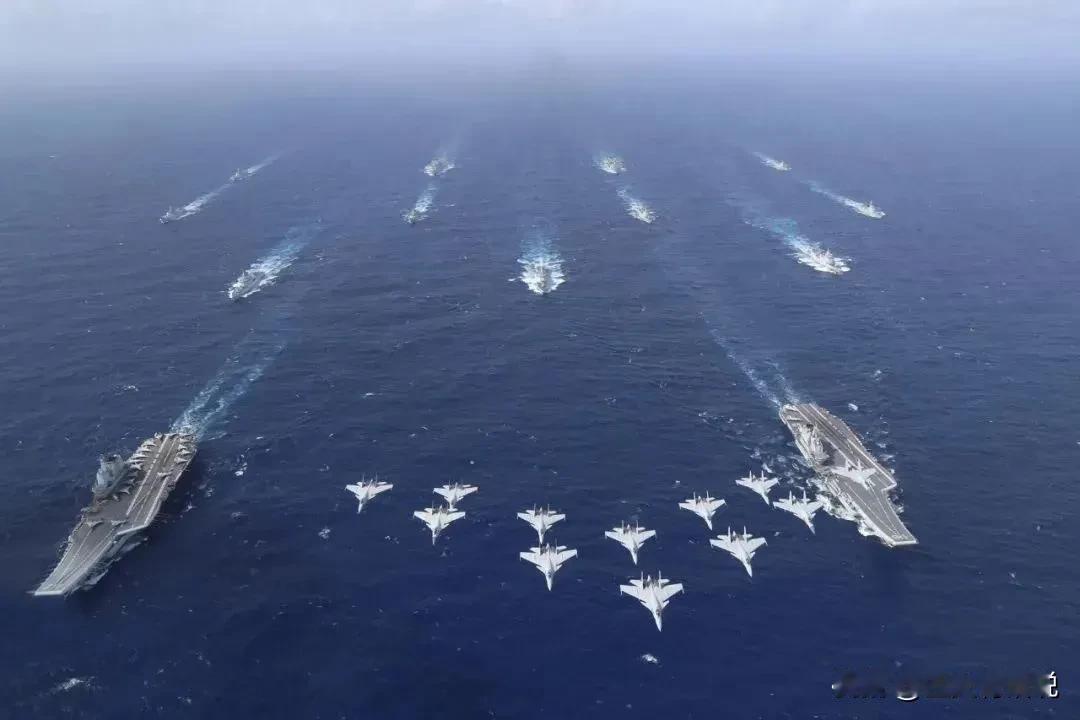 国产双航母首次编队，战斗力再上一个新台阶。
战斗力是有了，接下来新航母服役后，需
