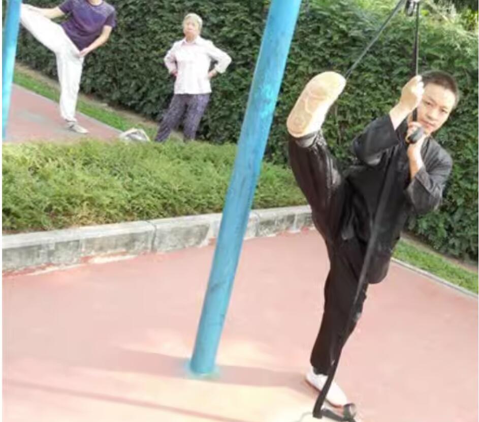 我是一个爱好运动的人，但是总是容易受伤，尤其是膝盖🦵最近入手了这款韧带拉伸器，