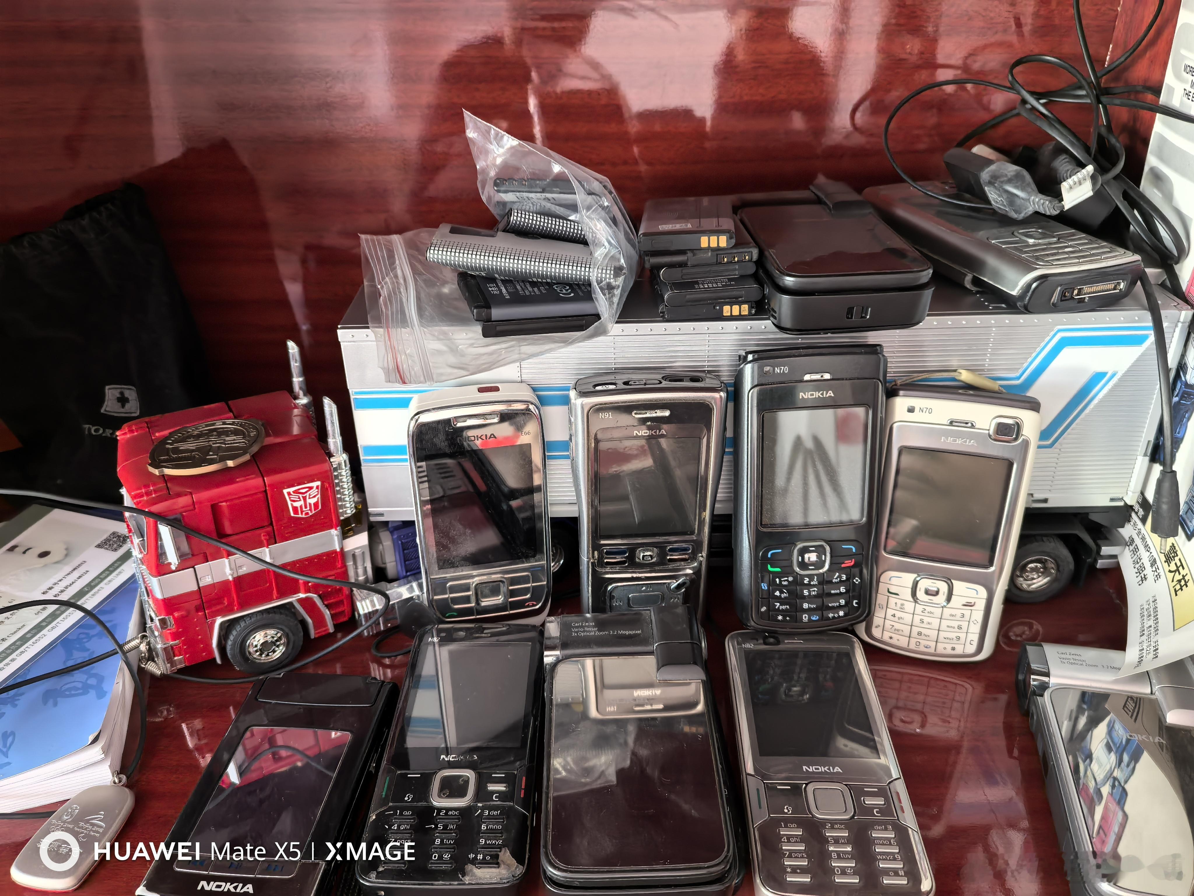 刚看到魅族手机3月份要正式退市了，想起来屋子里面还有很多老古董的， 20多年前的