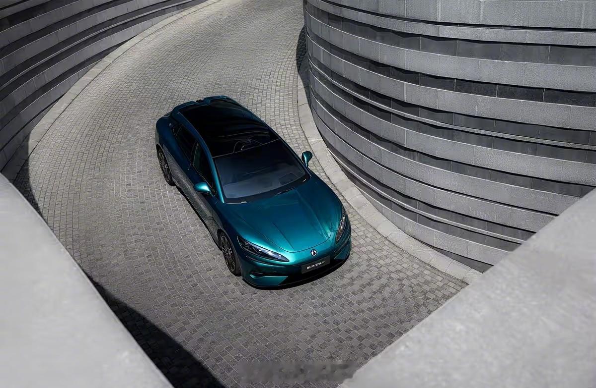 腾势Z9GT，颜值与实力双在线的豪华猎装轿跑新款腾势Z9GT是高端新能源猎装轿跑