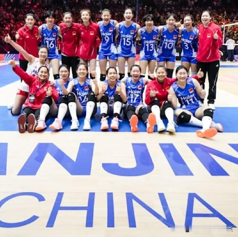 虽然球队在第一场比赛当中面对本站实力相对较弱的捷克女排，反而遭遇一场0:3的完败