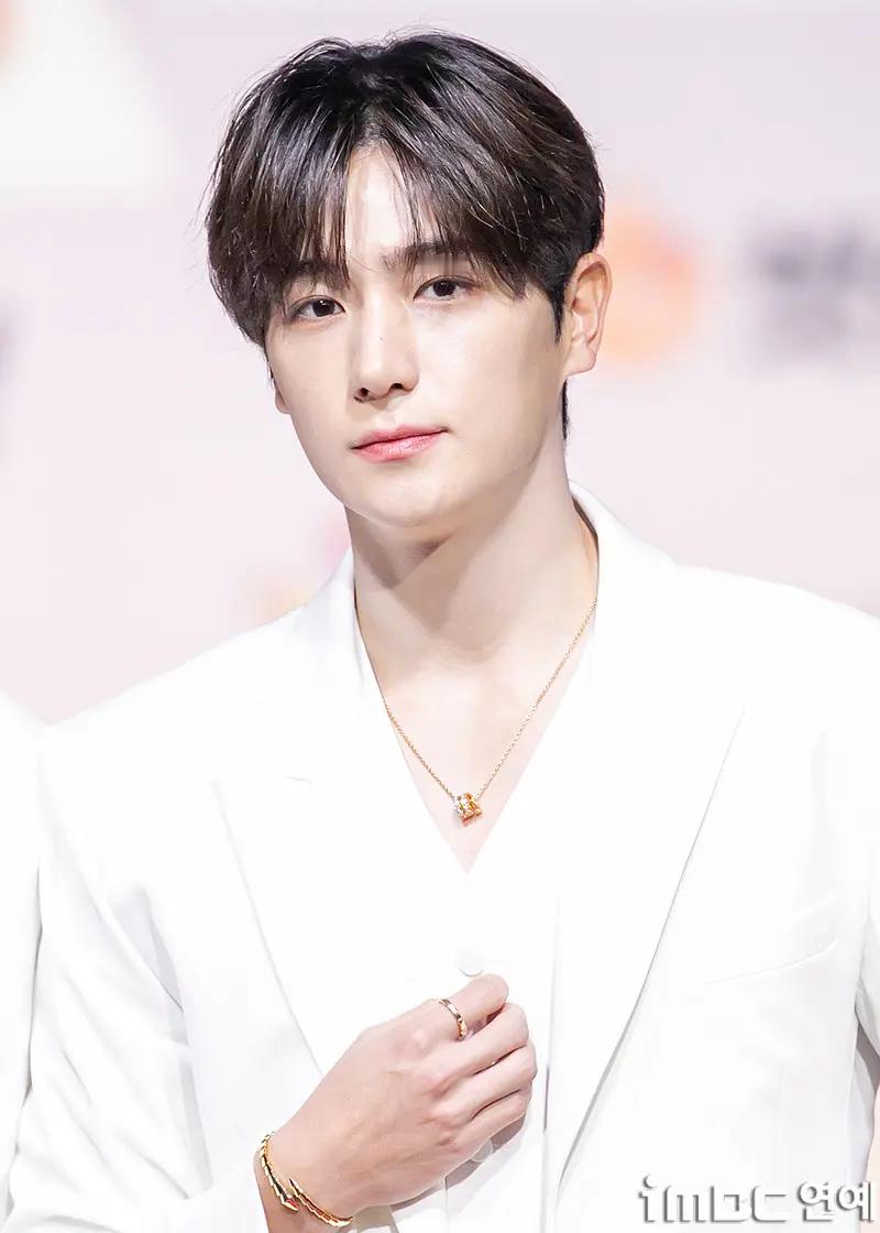 这就是颜值媲美车银优的李贤在吗？