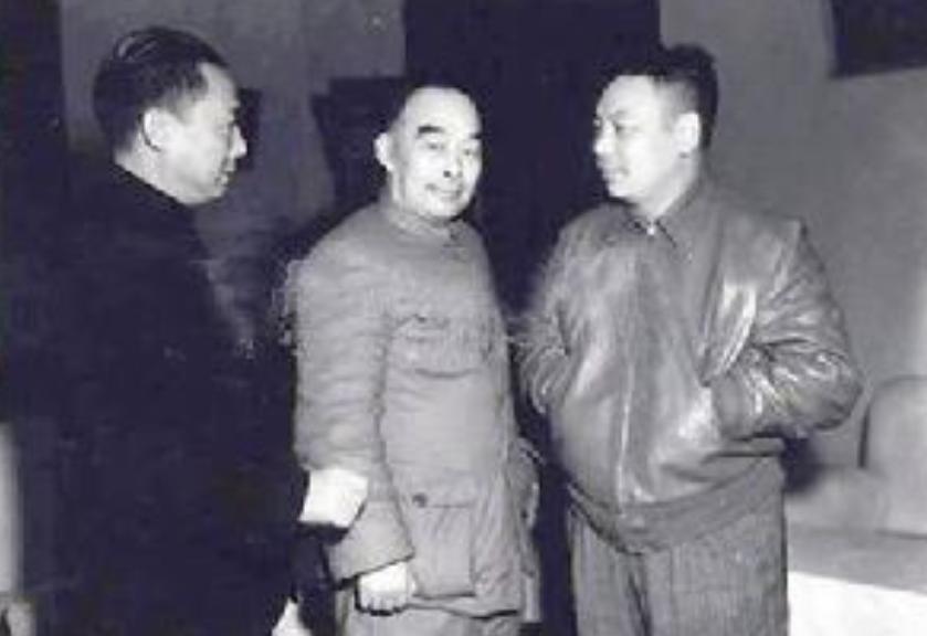 1956年，毛人凤病重，蒋经国知道后，给他寄了一笔钱，还让他去美国治病，毛人凤却