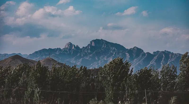 感谢奈思a友的精彩雅评，实在是太绝啦！“美联妙对，文采斑斓。意境优美，韵味无穷”