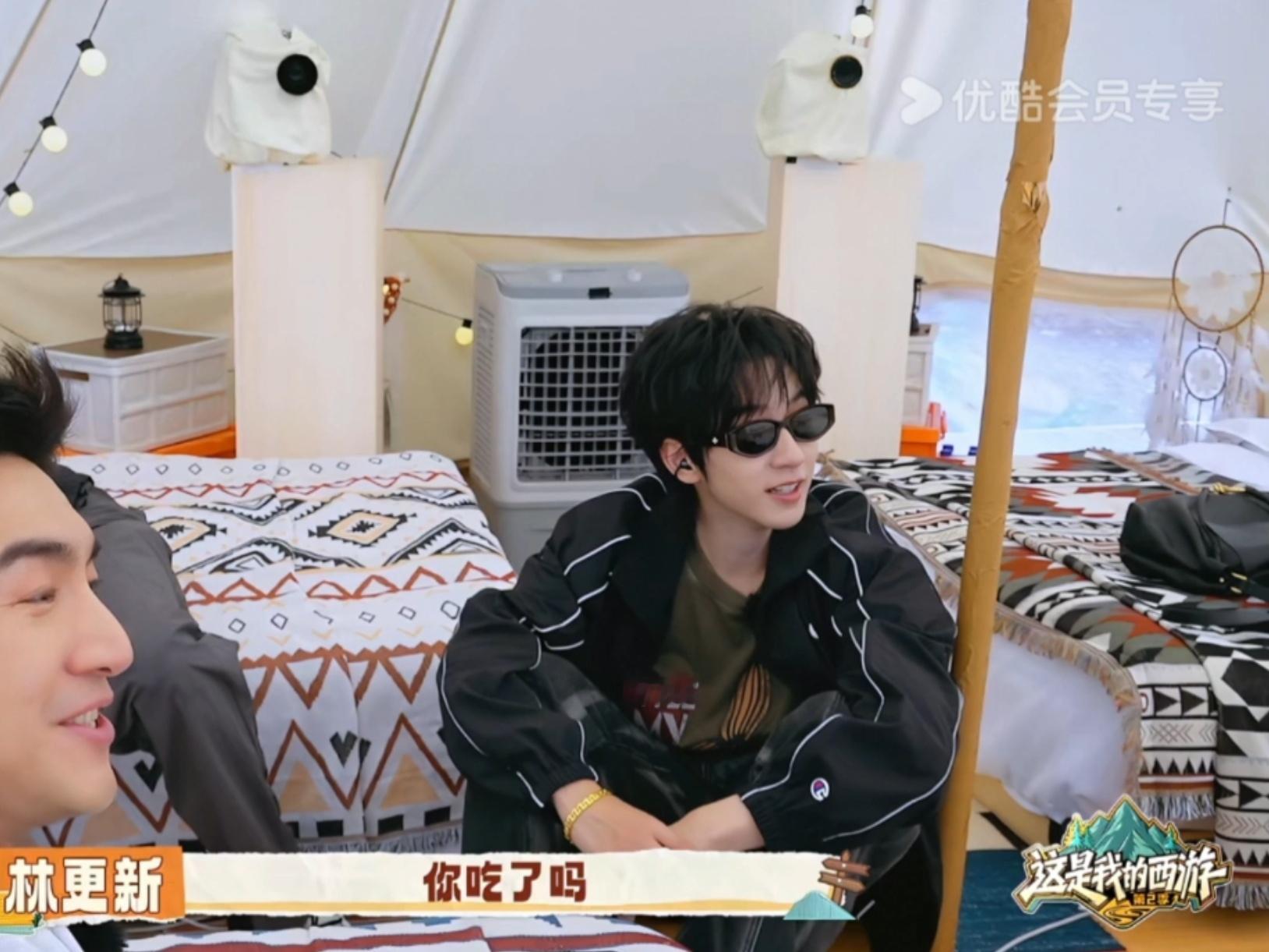 樱樱严格执行不洗澡不换衣服不能坐床上，唯一从小到大爱干净的宝宝
