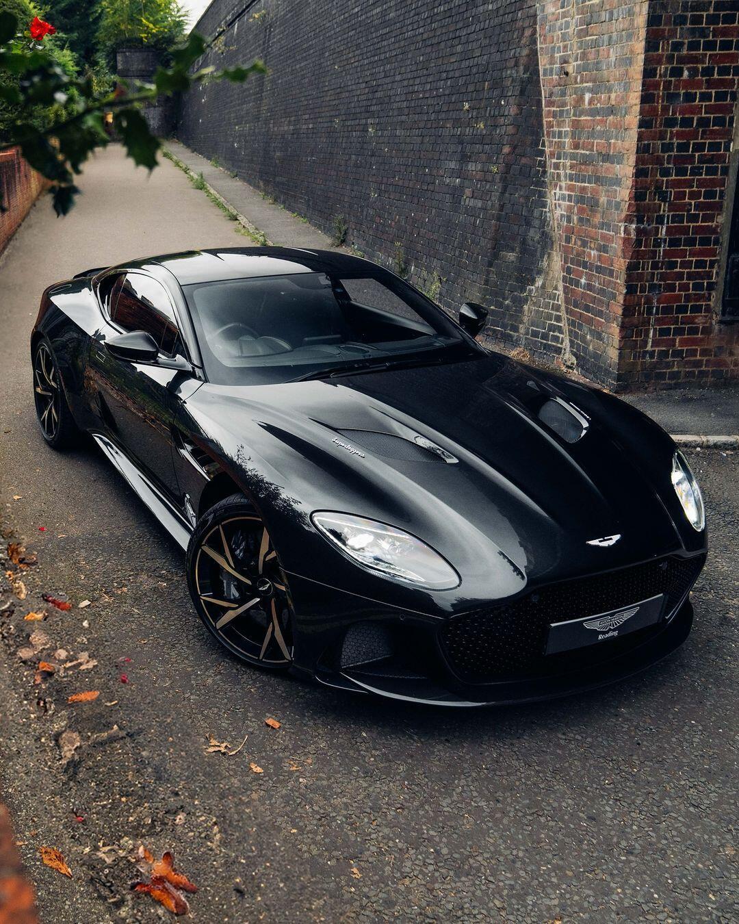 2021款阿斯顿·马丁DBS Superleggera 007，邦德的感觉扑面而