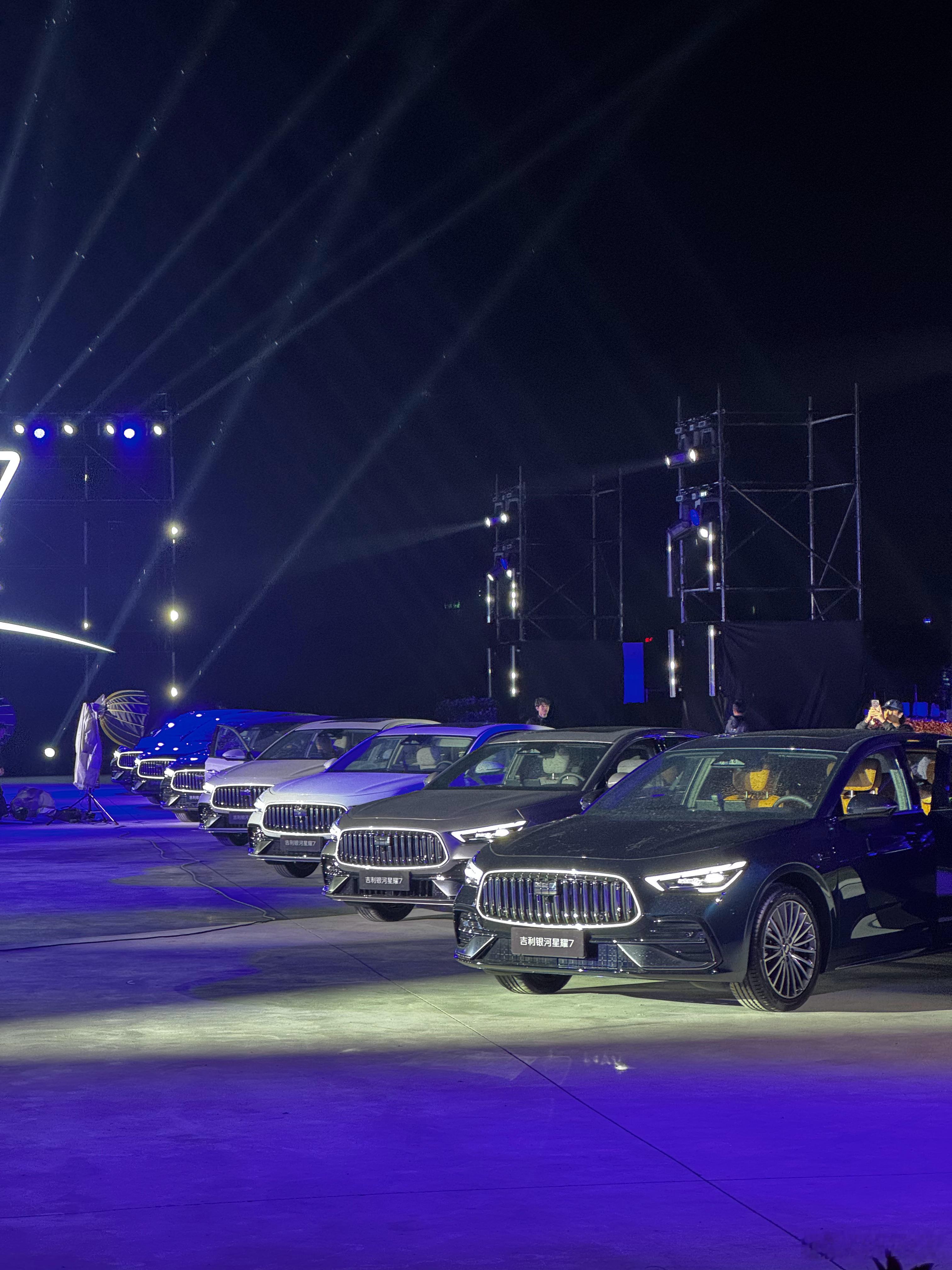 吉利银河星耀7预售价11.28万元起吉利银河星耀7全球预售正式开启，11.28万