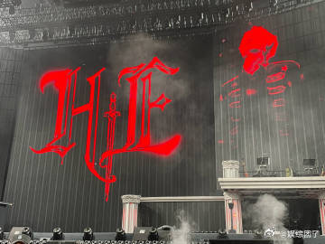 何浩楠演唱会送红包 何浩楠的演唱会不仅在音乐上打动人心，更在细节上下足了功夫，伴