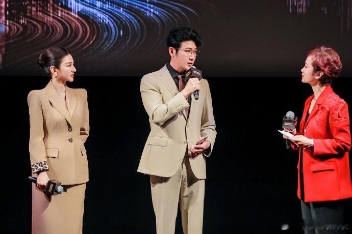 【黄奕：将中国优秀历史文化展现给世界】在#上海伦敦影视产业对话会# 上表示，我很