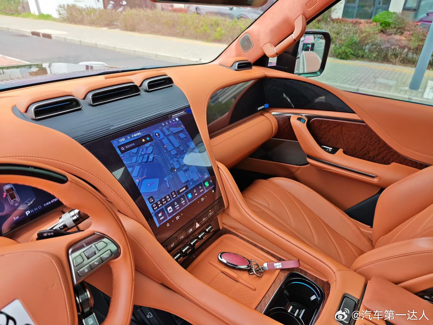 人生进阶，选车亦是选底气。24年落户，4.7万公里，正是巅峰状态。插混四电机、易