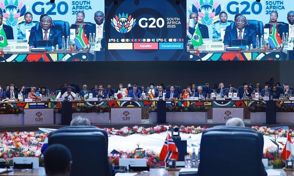 炸锅了！就因为G20的一张大合照，瞬间引爆了全网热议。好多人刷到照片之后立马就坐